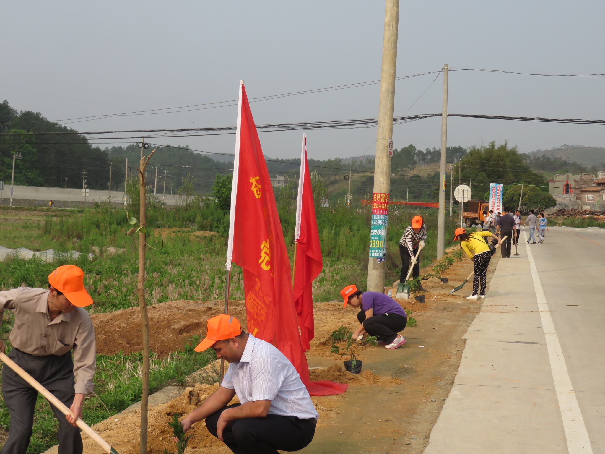3月19日，龍圩區(qū)人民政府麥用潤副區(qū)長、大坡鎮(zhèn)政府鐘柱海書記、桂東公路管理局陳志武書記、蒼梧公路管理局樂金梅局長等領(lǐng)導(dǎo)與