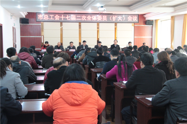 3月11日，梧州市總工會召開十七屆二次全委會（擴(kuò)大）會議，市委副書記蔣海東發(fā)表講話，市總工會黨組書記、常務(wù)副主席朱明勝作