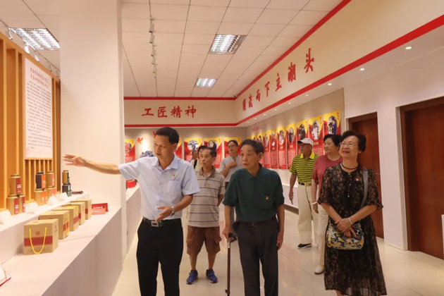 退休不褪色，丹心永向黨丨市總工會退休黨支部開展主題黨日活動