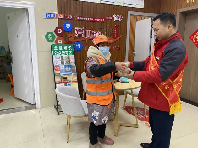 冬至團(tuán)圓日，工會(huì)服務(wù)暖心間