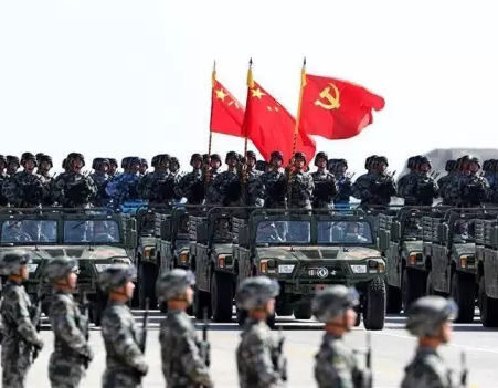 今天八一，致敬中國軍人！