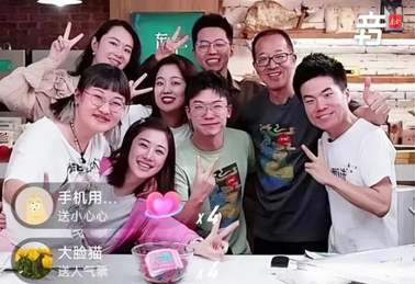 打工新鮮事丨一邊“上課”，一邊“賣大米”，被他的直播語錄圈粉了~