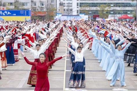 【跟黨奮進(jìn)新征程 巾幗建功新時代】梧州市第十二屆婦女國風(fēng)趣味體育運動會暨“梧家巧姐姐”國潮集市，精彩綻放！