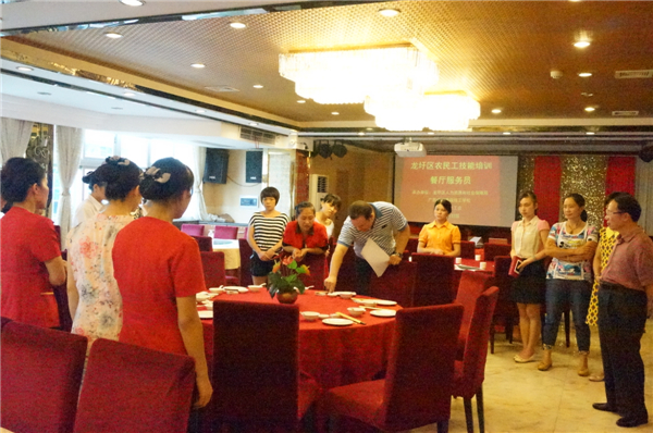龍圩區(qū)開展農民工技能培訓活動